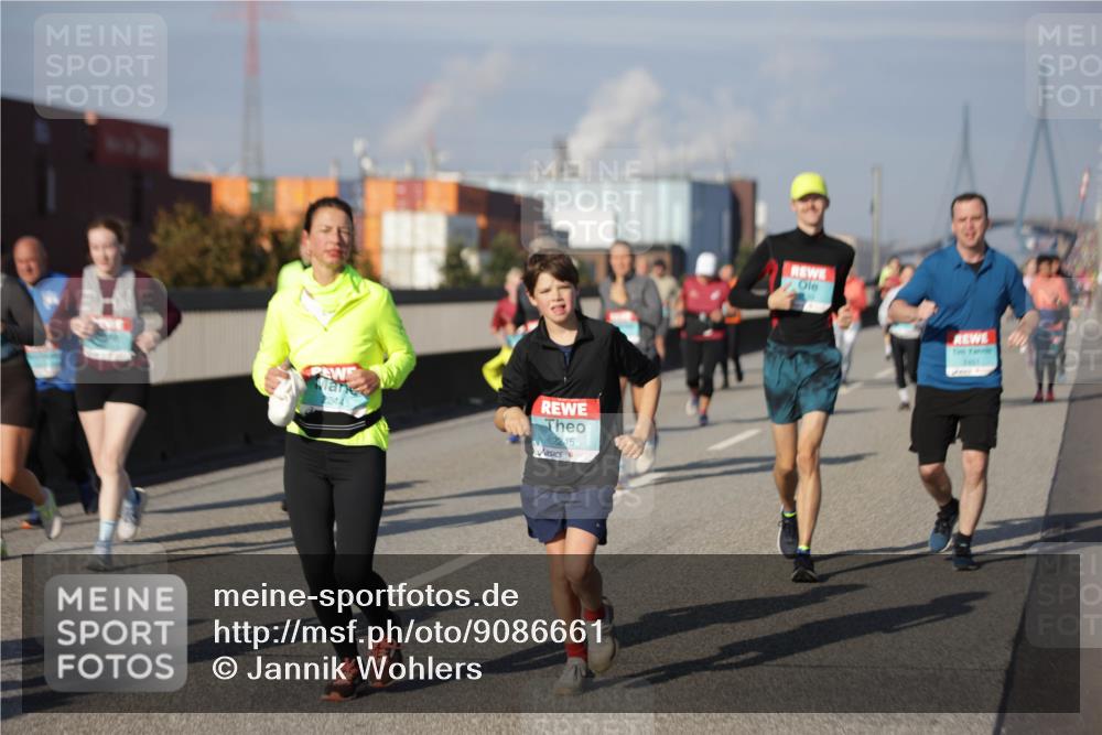 03.10.2025 - Köhlbrandbrückenlauf Jannik Wohlers http://msf.ph/oto/9086661 03.10.2025 10:07:55 Position 3 2244, 2245, 2451 meine-sportfotos.de