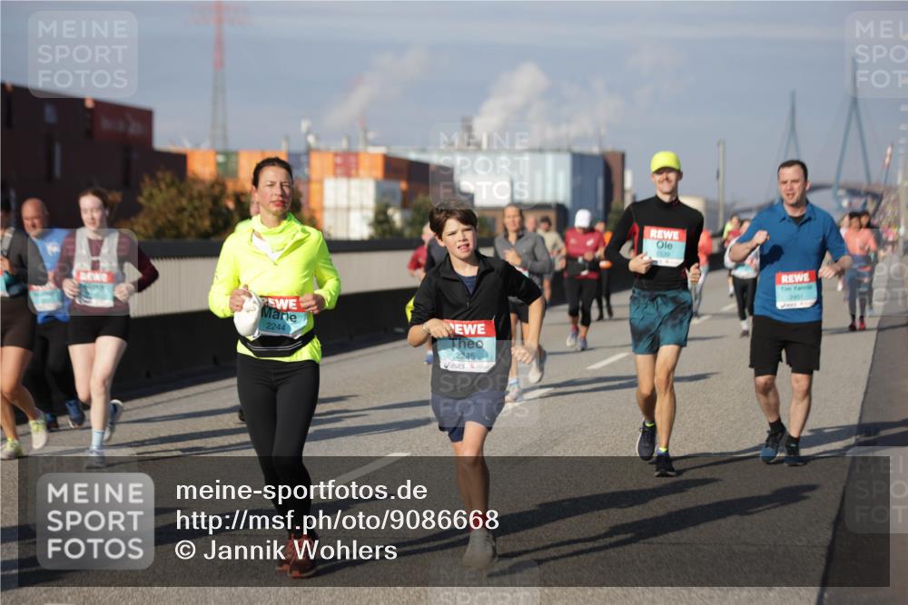 03.10.2025 - Köhlbrandbrückenlauf Jannik Wohlers http://msf.ph/oto/9086668 03.10.2025 10:07:55 Position 3 2244, 2245, 1539, 2451 meine-sportfotos.de