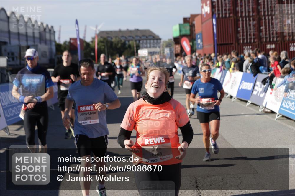 03.10.2025 - Köhlbrandbrückenlauf Jannik Wohlers http://msf.ph/oto/9086670 03.10.2025 13:18:56 Ziel 4077, 4556, 4676, 4756, 4889, 5304, 5449, 5974, 6117, 6267, 6475, 6506, 6556, 6573, 6795 meine-sportfotos.de