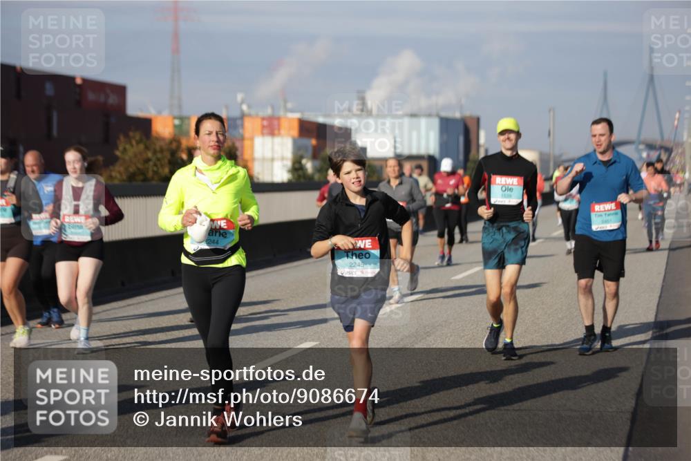 03.10.2025 - Köhlbrandbrückenlauf Jannik Wohlers http://msf.ph/oto/9086674 03.10.2025 10:07:55 Position 3 244, 2245, 1539, 2451 meine-sportfotos.de