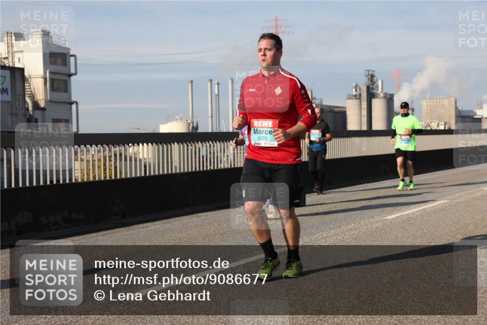 03.10.2025 - Köhlbrandbrückenlauf Lena Gebhardt http://msf.ph/oto/9086677 03.10.2025 10:06:03 Position 2 2070 meine-sportfotos.de
