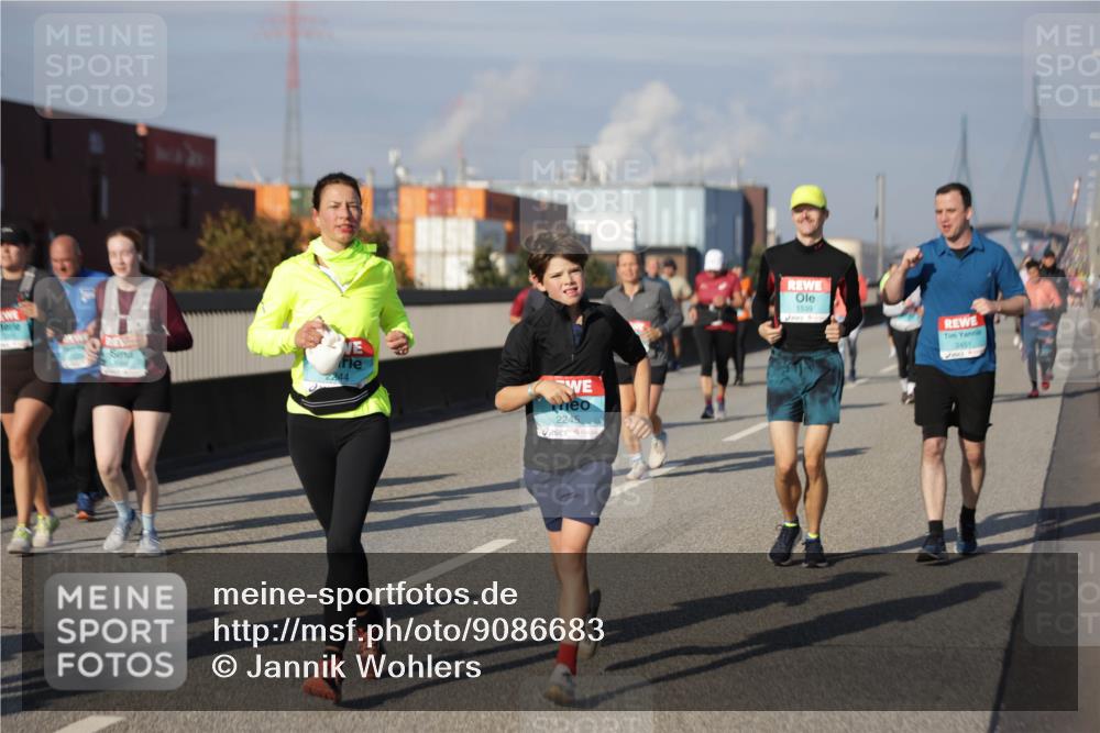 03.10.2025 - Köhlbrandbrückenlauf Jannik Wohlers http://msf.ph/oto/9086683 03.10.2025 10:07:55 Position 3 2244, 2245, 1539, 2451 meine-sportfotos.de