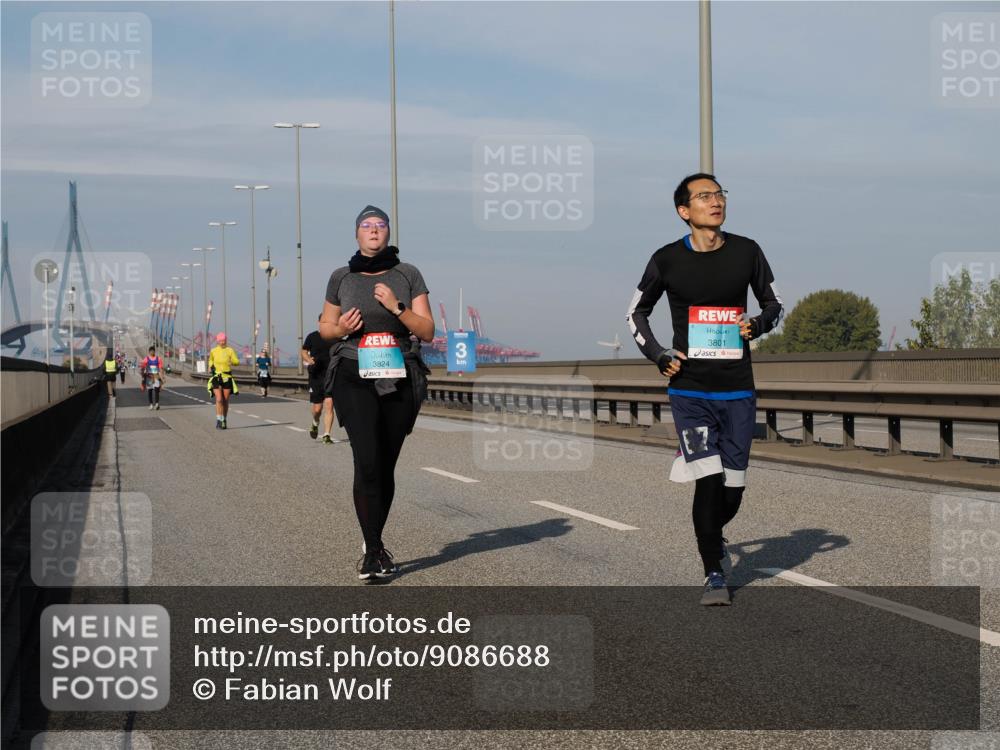03.10.2025 - Köhlbrandbrückenlauf Fabian Wolf http://msf.ph/oto/9086688 03.10.2025 10:21:03 Position 3 3824, 3801 meine-sportfotos.de