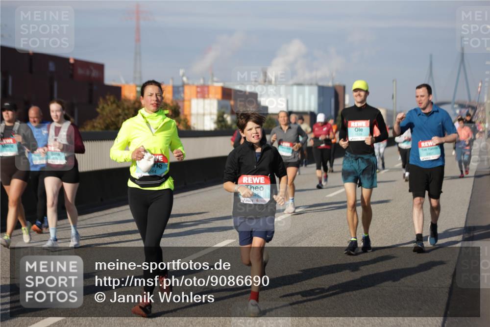 03.10.2025 - Köhlbrandbrückenlauf Jannik Wohlers http://msf.ph/oto/9086690 03.10.2025 10:07:55 Position 3 244, 45, 1539, 2451 meine-sportfotos.de