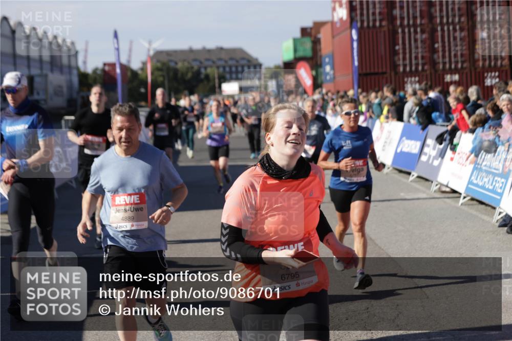 03.10.2025 - Köhlbrandbrückenlauf Jannik Wohlers http://msf.ph/oto/9086701 03.10.2025 13:18:57 Ziel 4077, 4556, 4630, 4676, 4756, 4889, 5304, 5449, 5974, 6117, 6267, 6475, 6506, 6556, 6573, 6795 meine-sportfotos.de