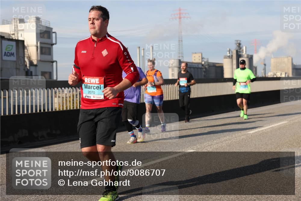 03.10.2025 - Köhlbrandbrückenlauf Lena Gebhardt http://msf.ph/oto/9086707 03.10.2025 10:06:04 Position 2 2070 meine-sportfotos.de