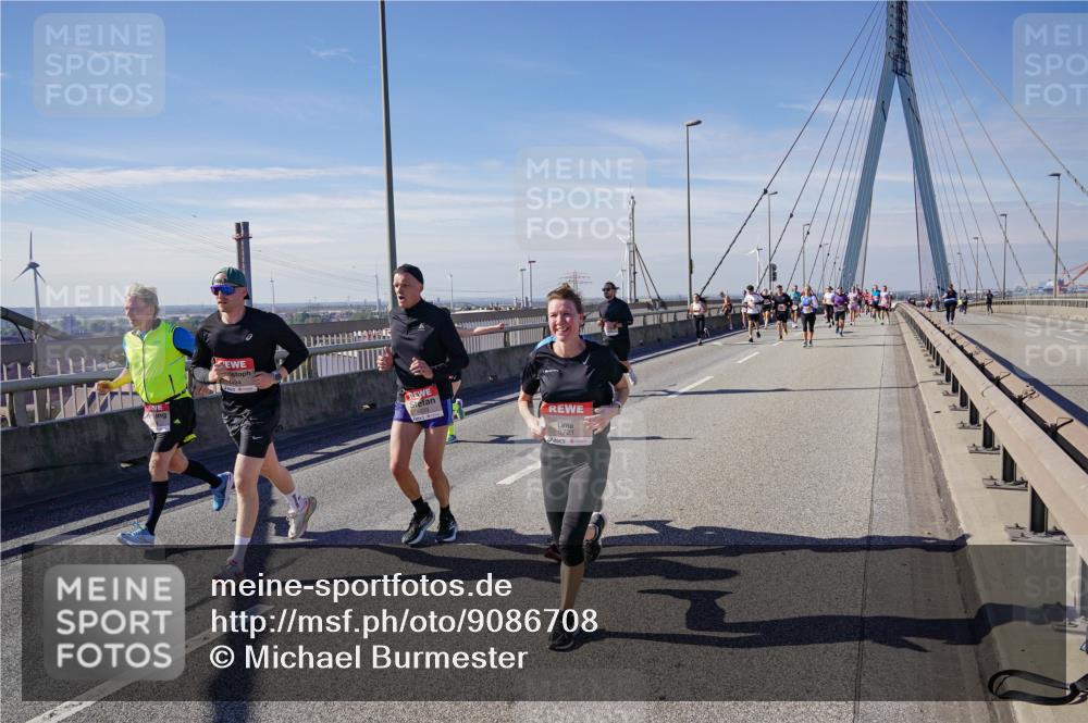 03.10.2025 - Köhlbrandbrückenlauf Michael Burmester http://msf.ph/oto/9086708 03.10.2025 12:43:48 Position 2 6721 meine-sportfotos.de