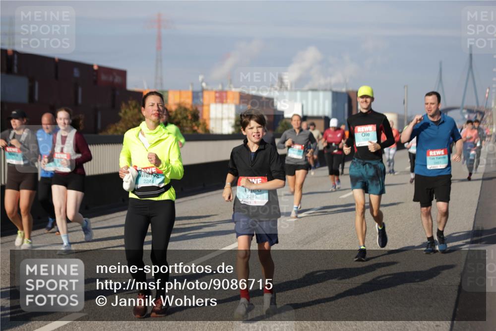 03.10.2025 - Köhlbrandbrückenlauf Jannik Wohlers http://msf.ph/oto/9086715 03.10.2025 10:07:56 Position 3 2244, 2245, 2451 meine-sportfotos.de