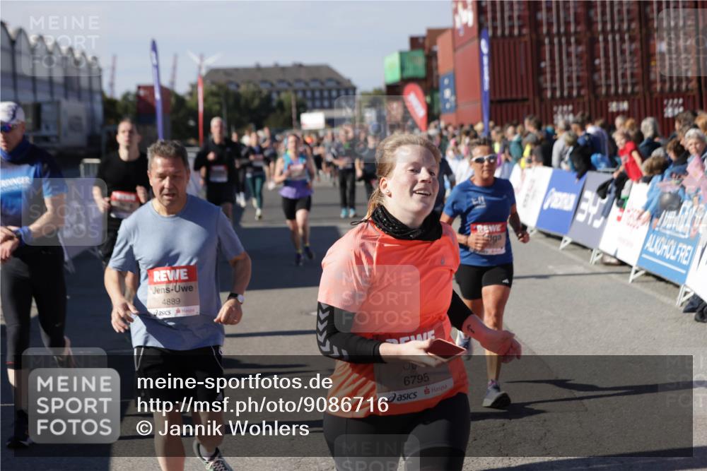 03.10.2025 - Köhlbrandbrückenlauf Jannik Wohlers http://msf.ph/oto/9086716 03.10.2025 13:18:57 Ziel 4077, 4556, 4630, 4676, 4756, 4889, 5304, 5449, 5974, 6117, 6267, 6475, 6506, 6556, 6573, 6795 meine-sportfotos.de