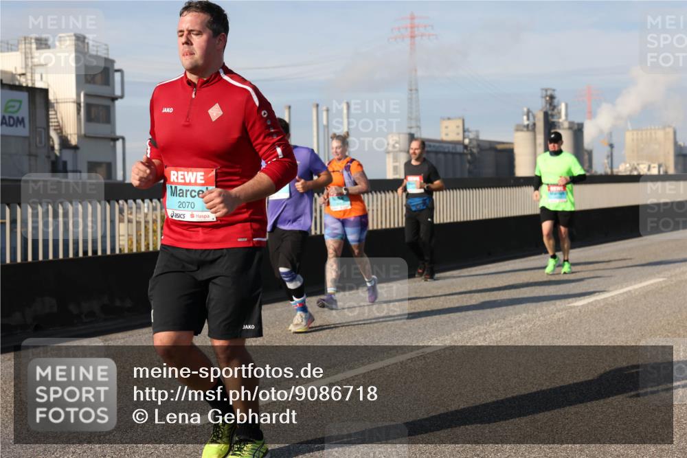 03.10.2025 - Köhlbrandbrückenlauf Lena Gebhardt http://msf.ph/oto/9086718 03.10.2025 10:06:04 Position 2 2070 meine-sportfotos.de