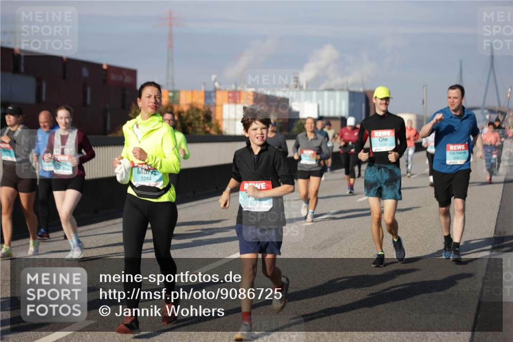 03.10.2025 - Köhlbrandbrückenlauf Jannik Wohlers http://msf.ph/oto/9086725 03.10.2025 10:07:56 Position 3 2244, 2245, 1539, 2451 meine-sportfotos.de