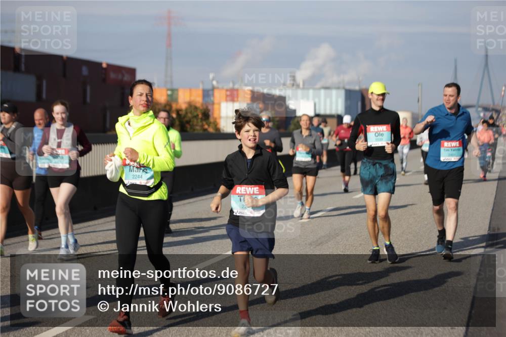 03.10.2025 - Köhlbrandbrückenlauf Jannik Wohlers http://msf.ph/oto/9086727 03.10.2025 10:07:56 Position 3 2244, 22, 1539, 2451 meine-sportfotos.de