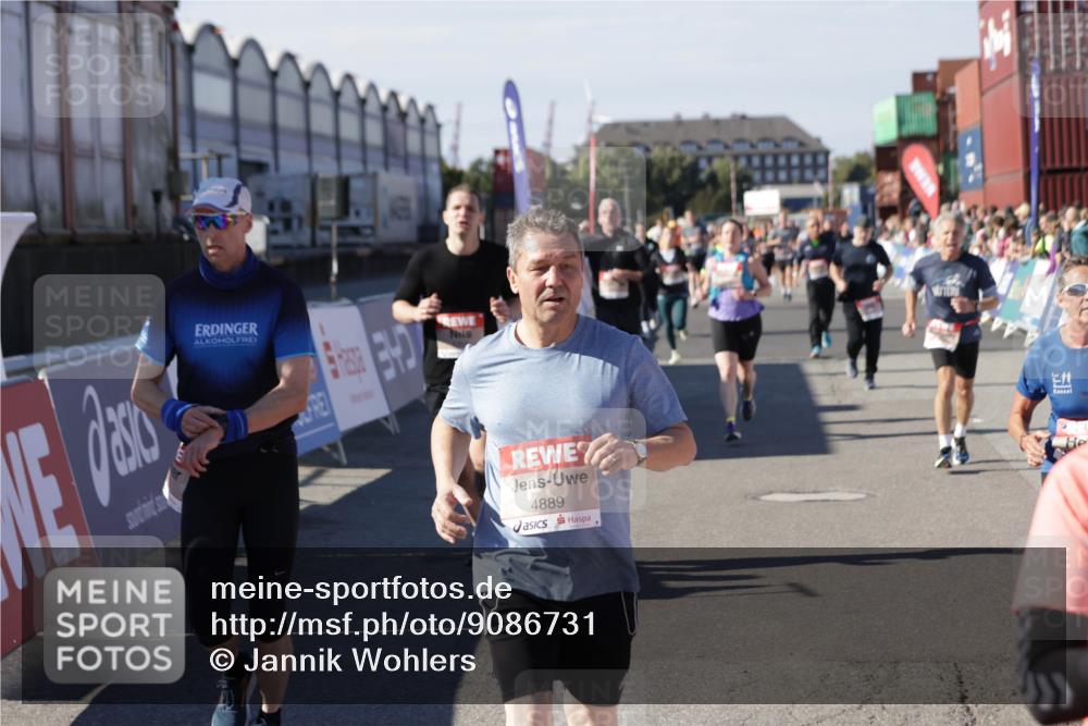 03.10.2025 - Köhlbrandbrückenlauf Jannik Wohlers http://msf.ph/oto/9086731 03.10.2025 13:18:57 Ziel 4077, 4556, 4630, 4676, 4756, 4889, 5304, 5449, 5974, 6117, 6267, 6475, 6506, 6556, 6573, 6795 meine-sportfotos.de