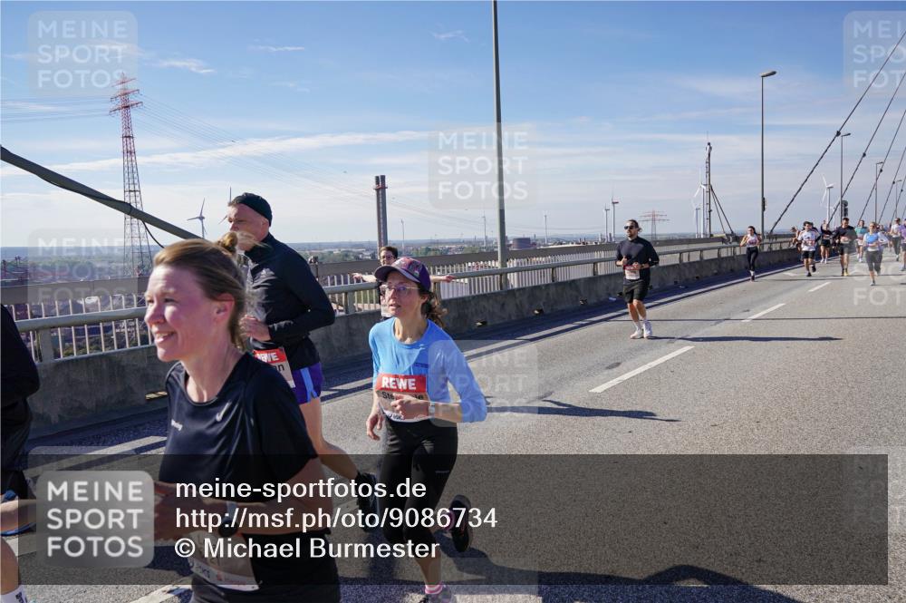 03.10.2025 - Köhlbrandbrückenlauf Michael Burmester http://msf.ph/oto/9086734 03.10.2025 12:43:49 Position 2 6721 meine-sportfotos.de