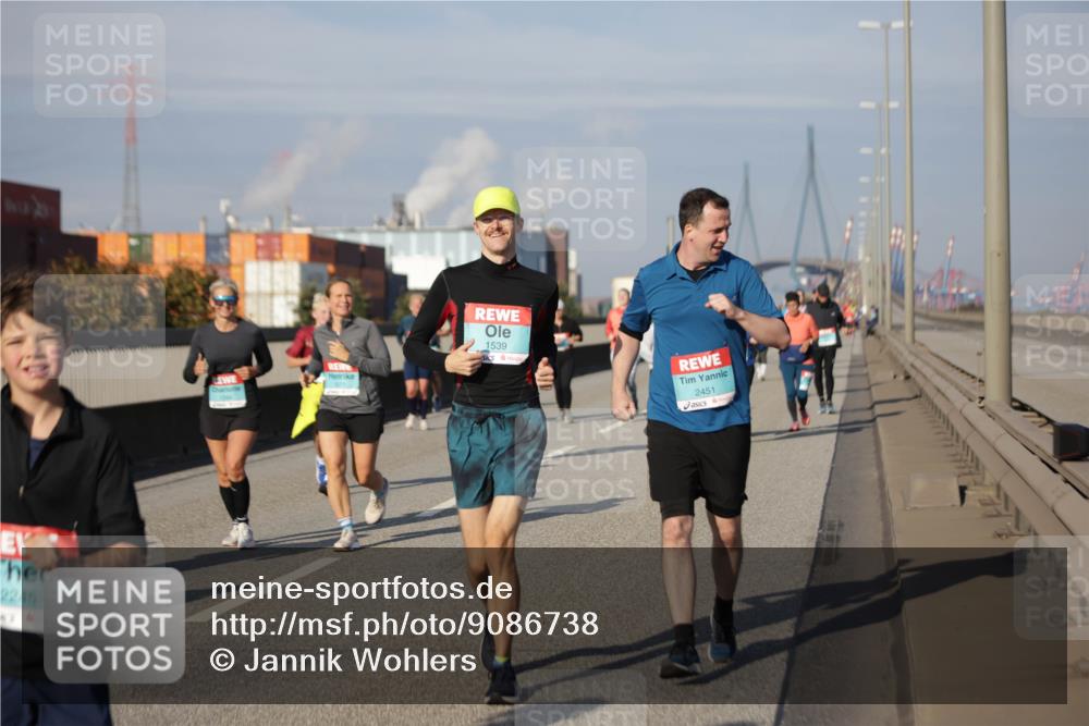 03.10.2025 - Köhlbrandbrückenlauf Jannik Wohlers http://msf.ph/oto/9086738 03.10.2025 10:07:57 Position 3 2245, 1539, 2451 meine-sportfotos.de