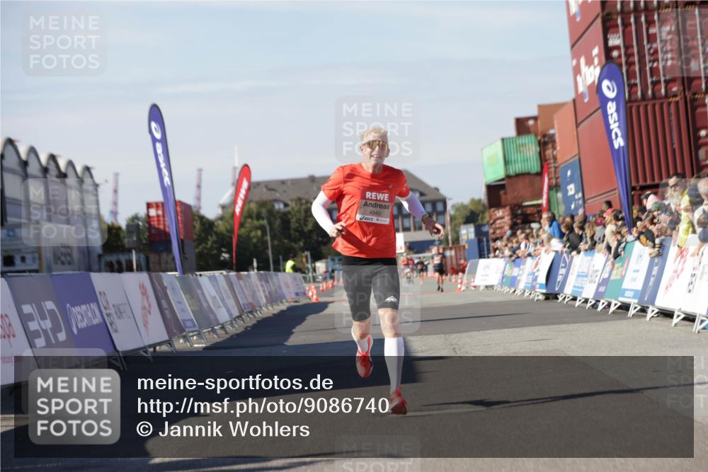 03.10.2025 - Köhlbrandbrückenlauf Jannik Wohlers http://msf.ph/oto/9086740 03.10.2025 12:52:58 Ziel 4034, 4040 meine-sportfotos.de