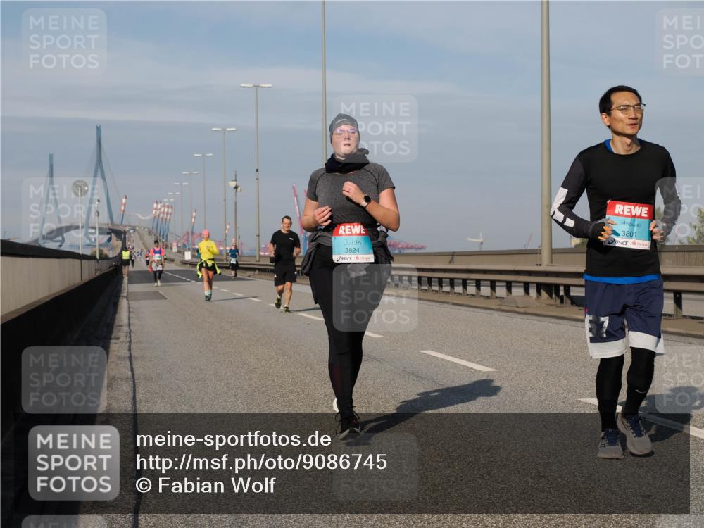 03.10.2025 - Köhlbrandbrückenlauf Fabian Wolf http://msf.ph/oto/9086745 03.10.2025 10:21:04 Position 3 3824, 3801 meine-sportfotos.de