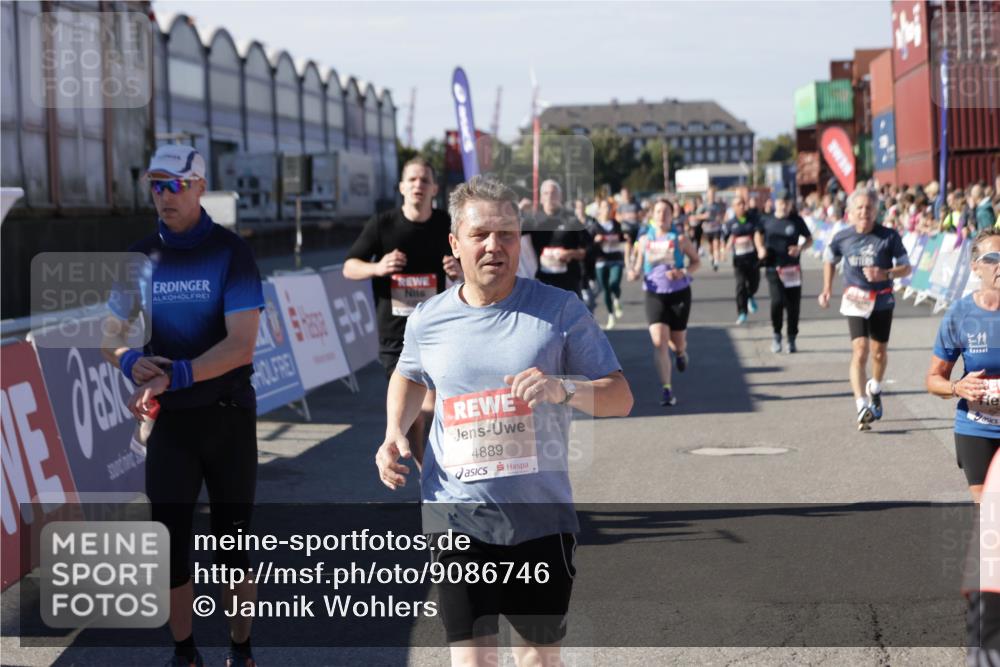 03.10.2025 - Köhlbrandbrückenlauf Jannik Wohlers http://msf.ph/oto/9086746 03.10.2025 13:18:57 Ziel 4077, 4556, 4630, 4676, 4756, 4889, 5304, 5449, 5974, 6117, 6267, 6475, 6506, 6556, 6573, 6795 meine-sportfotos.de