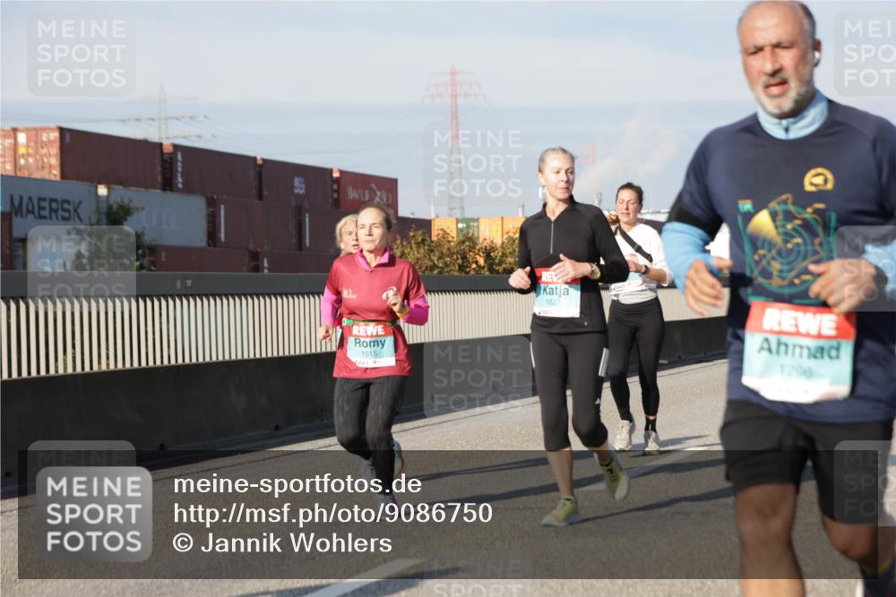 03.10.2025 - Köhlbrandbrückenlauf Jannik Wohlers http://msf.ph/oto/9086750 03.10.2025 09:57:22 Position 3 1515, 1627, 1296 meine-sportfotos.de