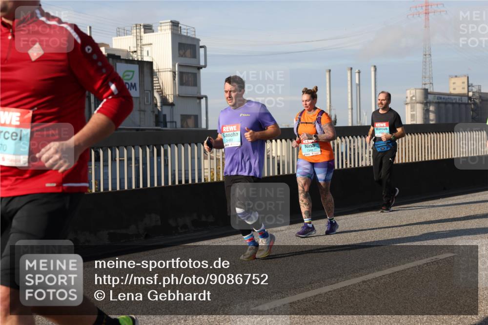 03.10.2025 - Köhlbrandbrückenlauf Lena Gebhardt http://msf.ph/oto/9086752 03.10.2025 10:06:04 Position 2 70, 3483, 1348 meine-sportfotos.de