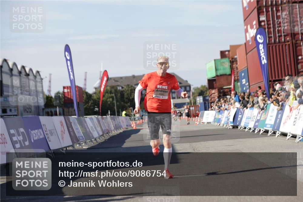 03.10.2025 - Köhlbrandbrückenlauf Jannik Wohlers http://msf.ph/oto/9086754 03.10.2025 12:52:58 Ziel 4034, 4040 meine-sportfotos.de