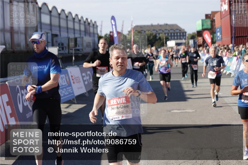 03.10.2025 - Köhlbrandbrückenlauf Jannik Wohlers http://msf.ph/oto/9086759 03.10.2025 13:18:57 Ziel 4077, 4556, 4630, 4676, 4756, 4889, 5304, 5449, 5974, 6117, 6267, 6475, 6506, 6556, 6573, 6795 meine-sportfotos.de