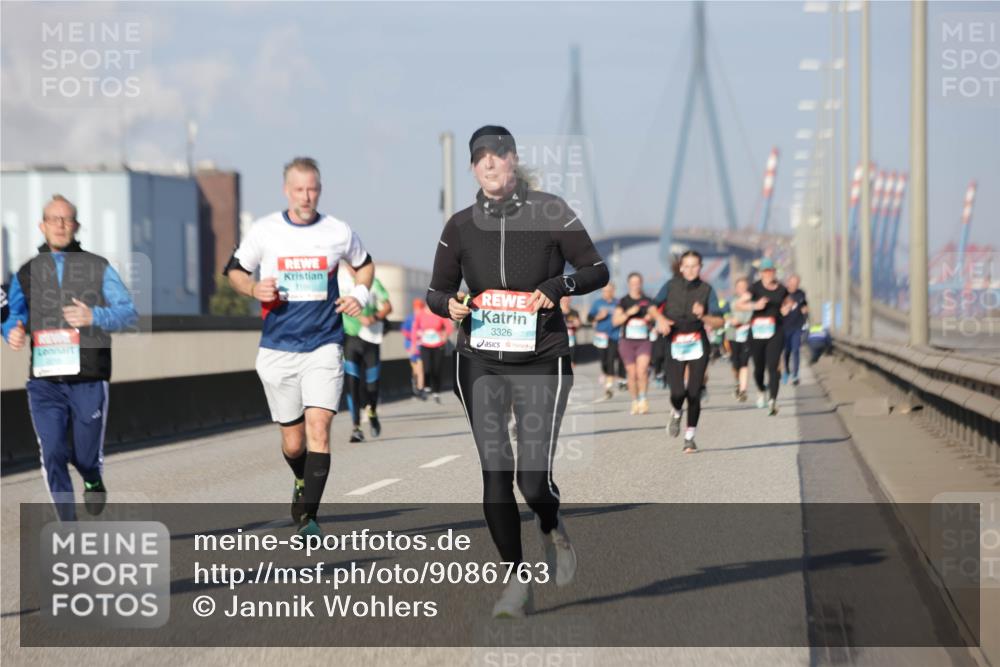 03.10.2025 - Köhlbrandbrückenlauf Jannik Wohlers http://msf.ph/oto/9086763 03.10.2025 09:57:24 Position 3 3326 meine-sportfotos.de