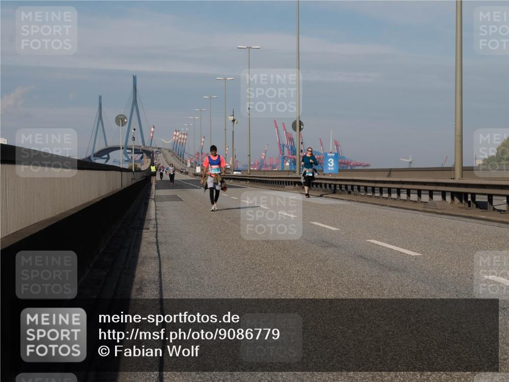 03.10.2025 - Köhlbrandbrückenlauf Fabian Wolf http://msf.ph/oto/9086779 03.10.2025 10:21:23 Position 3 3 meine-sportfotos.de