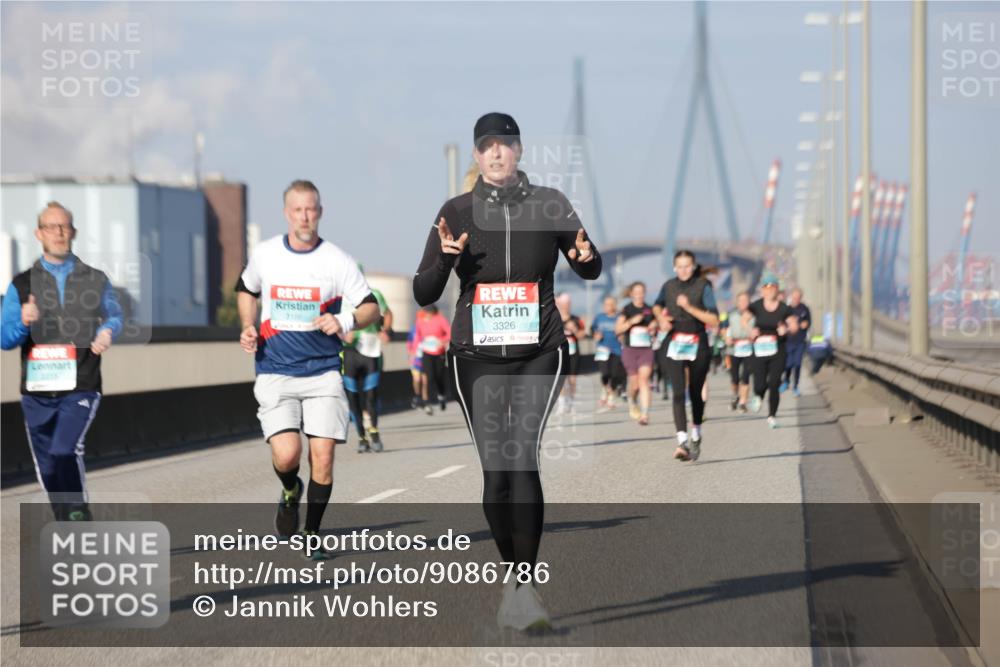 03.10.2025 - Köhlbrandbrückenlauf Jannik Wohlers http://msf.ph/oto/9086786 03.10.2025 09:57:24 Position 3 166, 3326 meine-sportfotos.de