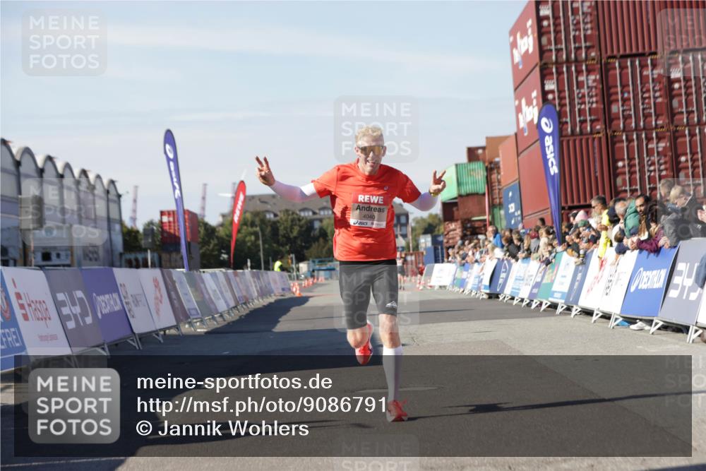 03.10.2025 - Köhlbrandbrückenlauf Jannik Wohlers http://msf.ph/oto/9086791 03.10.2025 12:52:59 Ziel 4034, 4040 meine-sportfotos.de
