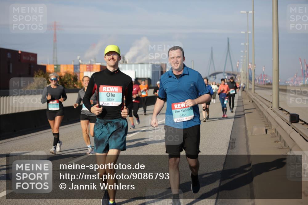03.10.2025 - Köhlbrandbrückenlauf Jannik Wohlers http://msf.ph/oto/9086793 03.10.2025 10:07:58 Position 3 1539, 2451 meine-sportfotos.de