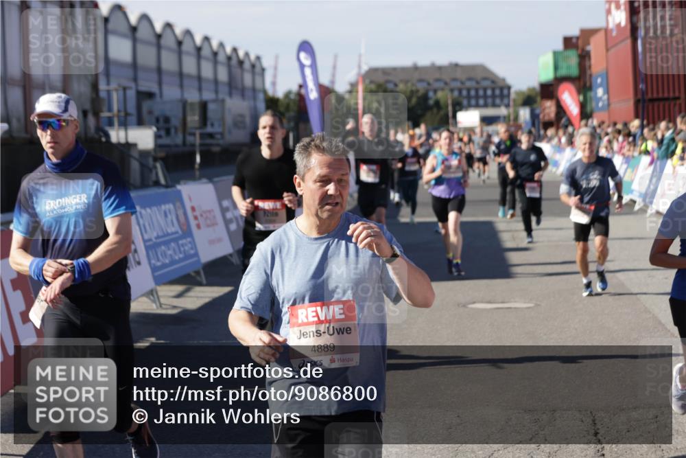 03.10.2025 - Köhlbrandbrückenlauf Jannik Wohlers http://msf.ph/oto/9086800 03.10.2025 13:18:57 Ziel 4077, 4556, 4630, 4676, 4756, 4889, 5304, 5449, 5974, 6117, 6267, 6475, 6506, 6556, 6573, 6795 meine-sportfotos.de