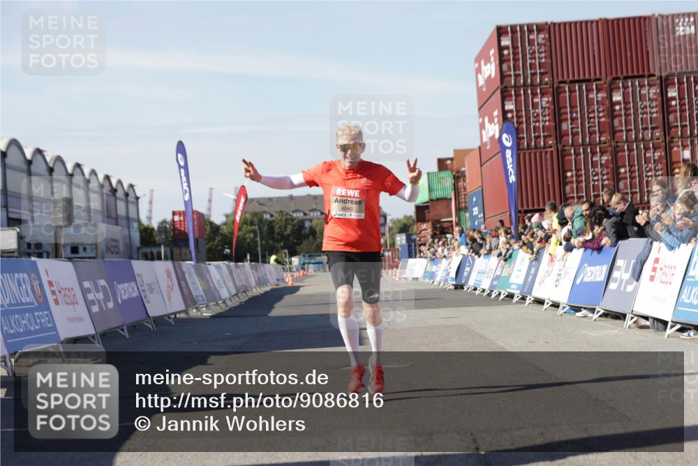 03.10.2025 - Köhlbrandbrückenlauf Jannik Wohlers http://msf.ph/oto/9086816 03.10.2025 12:52:59 Ziel 4034, 4040 meine-sportfotos.de