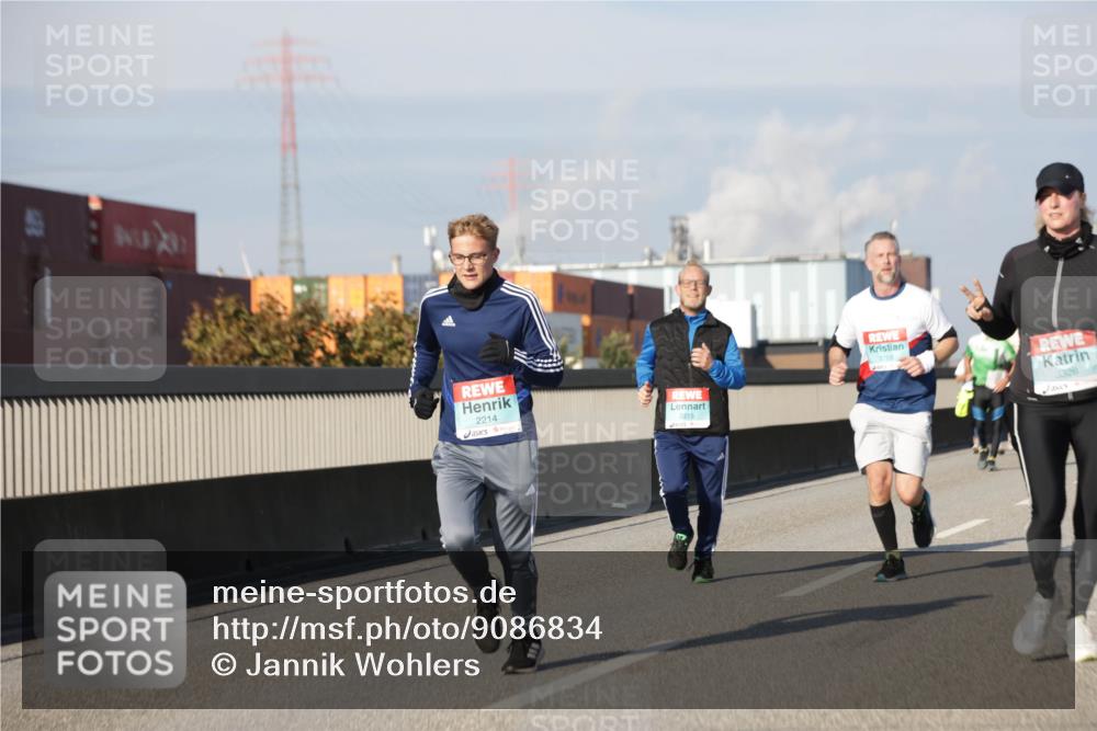 03.10.2025 - Köhlbrandbrückenlauf Jannik Wohlers http://msf.ph/oto/9086834 03.10.2025 09:57:25 Position 3 2214, 2215, 3326 meine-sportfotos.de