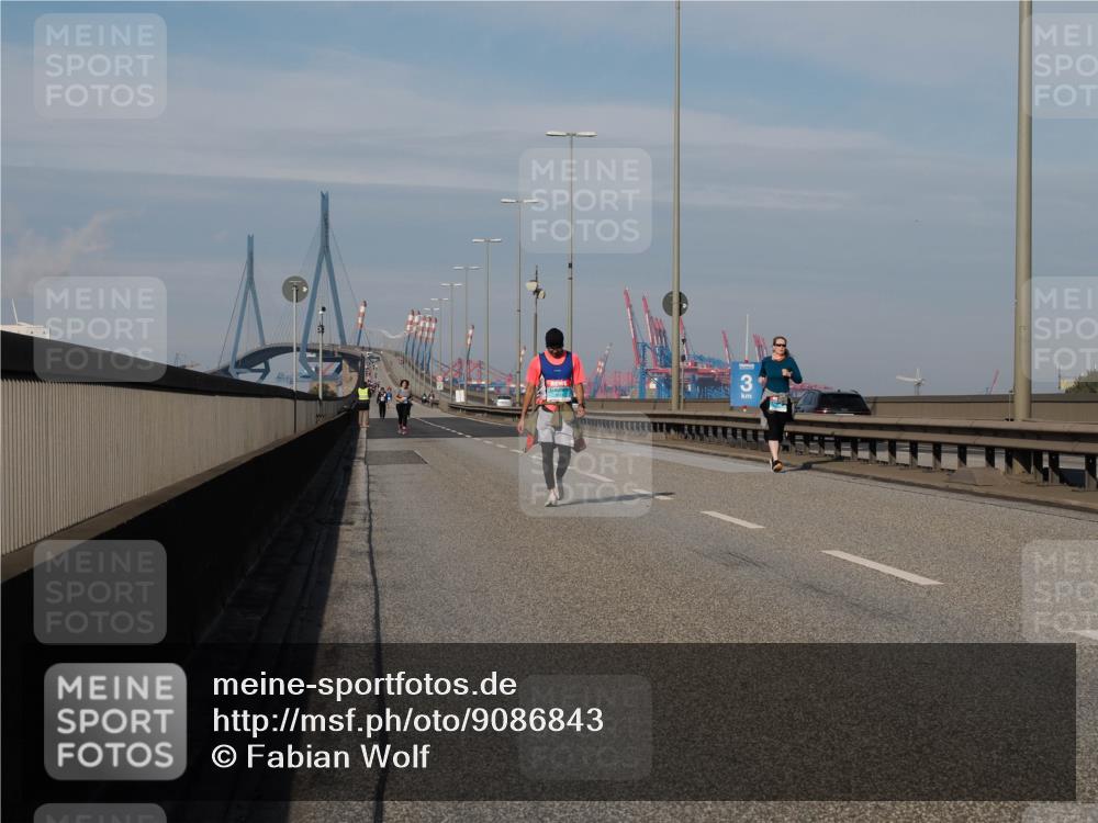 03.10.2025 - Köhlbrandbrückenlauf Fabian Wolf http://msf.ph/oto/9086843 03.10.2025 10:21:27 Position 3 3 meine-sportfotos.de