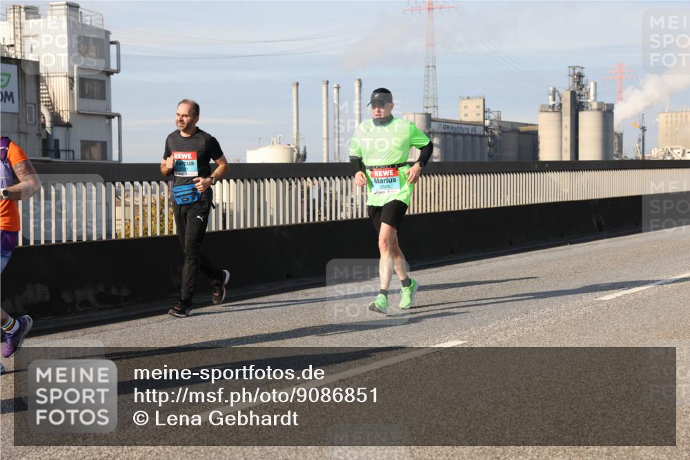 03.10.2025 - Köhlbrandbrückenlauf Lena Gebhardt http://msf.ph/oto/9086851 03.10.2025 10:06:06 Position 2 2525 meine-sportfotos.de