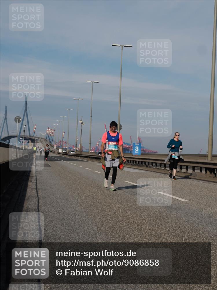 03.10.2025 - Köhlbrandbrückenlauf Fabian Wolf http://msf.ph/oto/9086858 03.10.2025 10:21:31 Position 3 3512, 3 meine-sportfotos.de