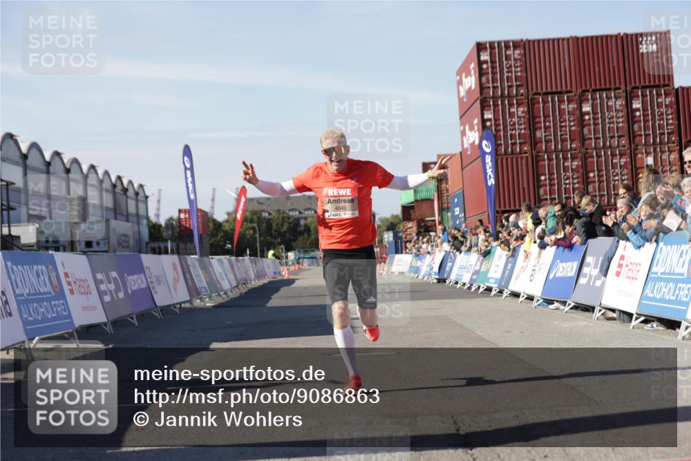 03.10.2025 - Köhlbrandbrückenlauf Jannik Wohlers http://msf.ph/oto/9086863 03.10.2025 12:52:59 Ziel 4034, 4040 meine-sportfotos.de