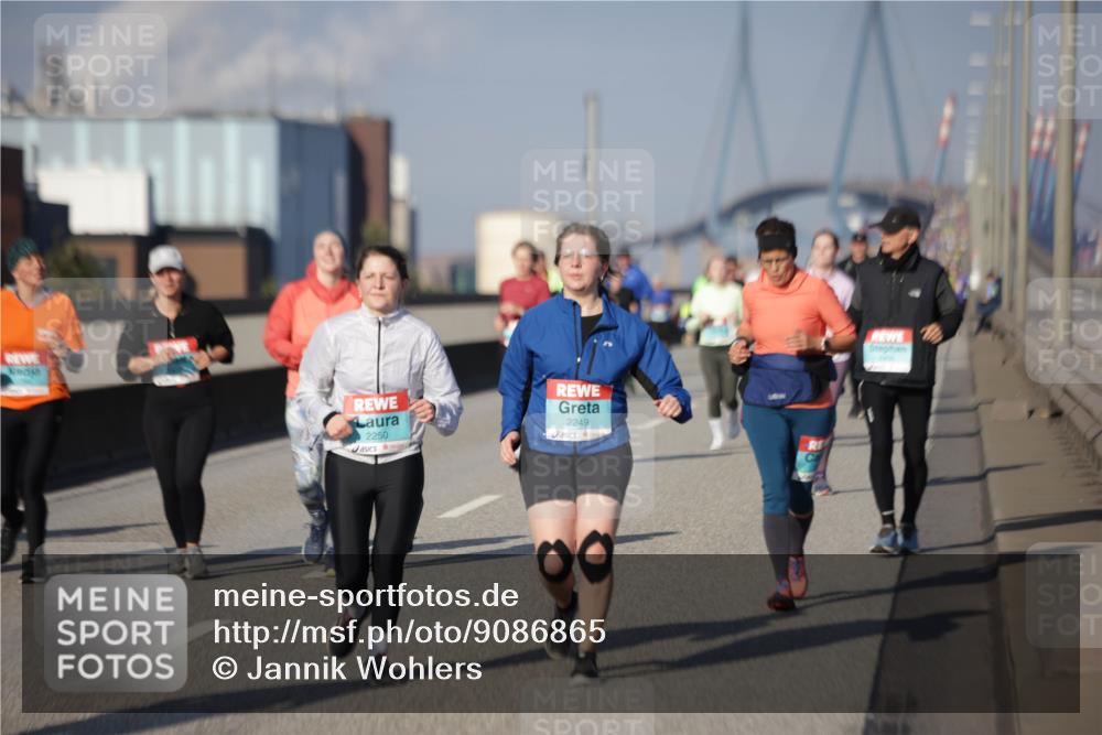 03.10.2025 - Köhlbrandbrückenlauf Jannik Wohlers http://msf.ph/oto/9086865 03.10.2025 10:08:00 Position 3 2250, 2249 meine-sportfotos.de