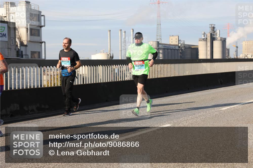 03.10.2025 - Köhlbrandbrückenlauf Lena Gebhardt http://msf.ph/oto/9086866 03.10.2025 10:06:06 Position 2 2090, 2525 meine-sportfotos.de