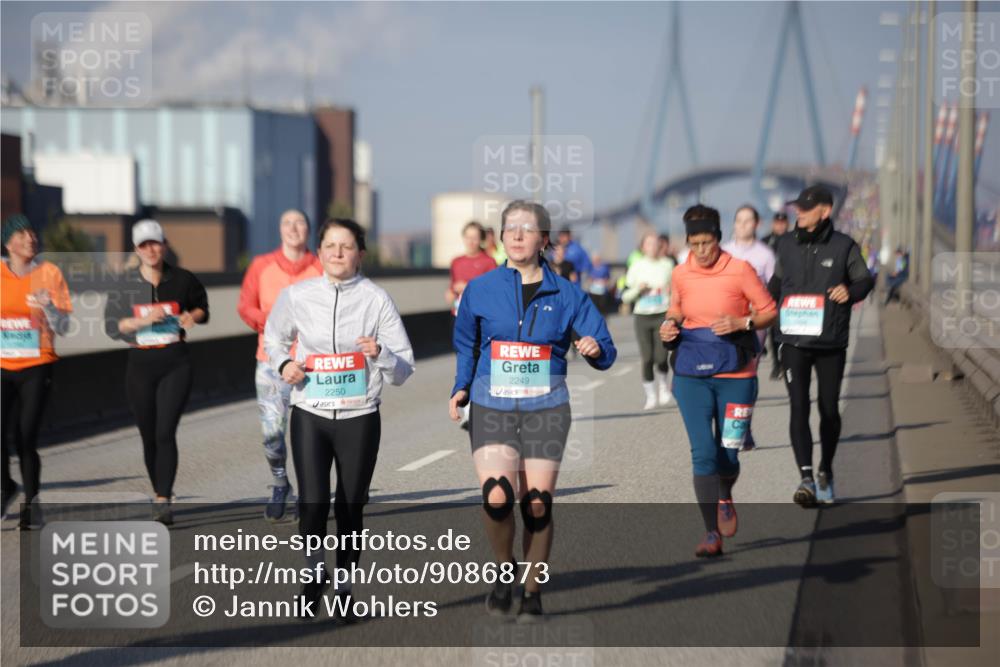 03.10.2025 - Köhlbrandbrückenlauf Jannik Wohlers http://msf.ph/oto/9086873 03.10.2025 10:08:00 Position 3 2250, 2249 meine-sportfotos.de