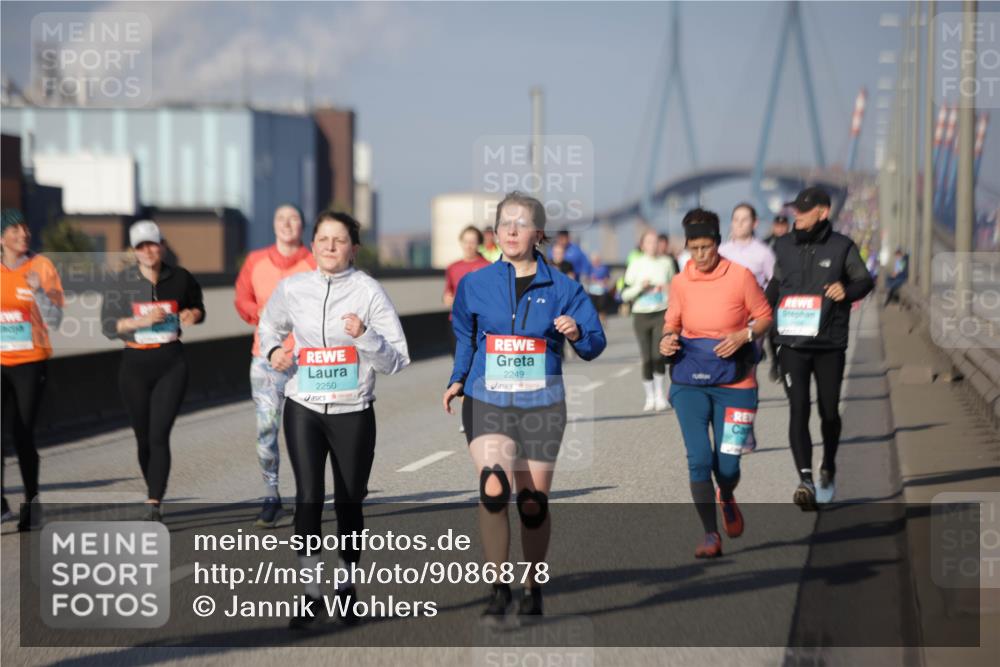 03.10.2025 - Köhlbrandbrückenlauf Jannik Wohlers http://msf.ph/oto/9086878 03.10.2025 10:08:00 Position 3 2250, 2249 meine-sportfotos.de