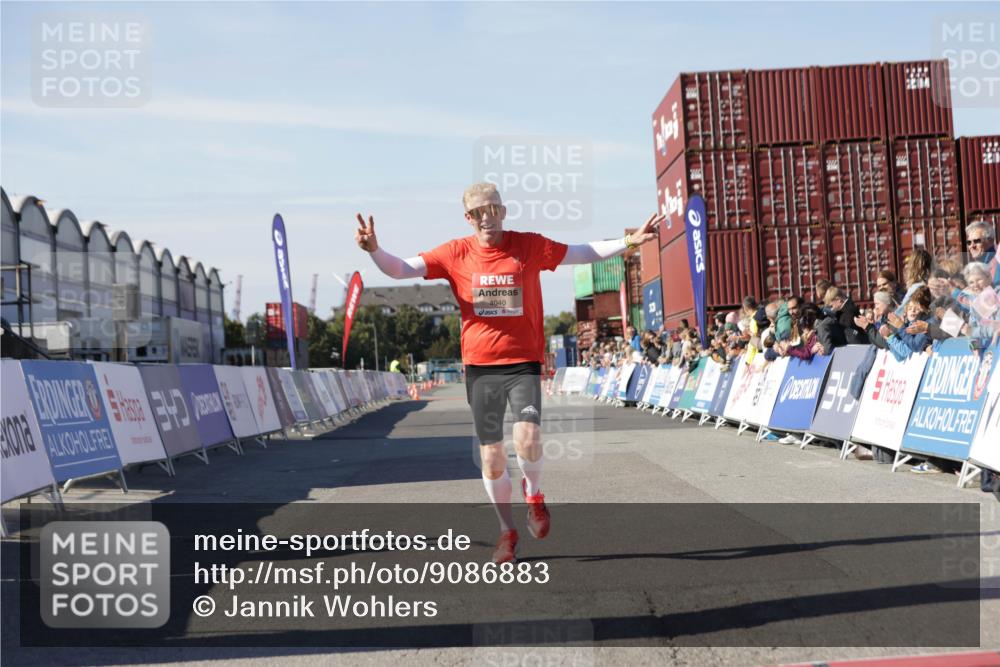03.10.2025 - Köhlbrandbrückenlauf Jannik Wohlers http://msf.ph/oto/9086883 03.10.2025 12:52:59 Ziel 4034, 4040 meine-sportfotos.de