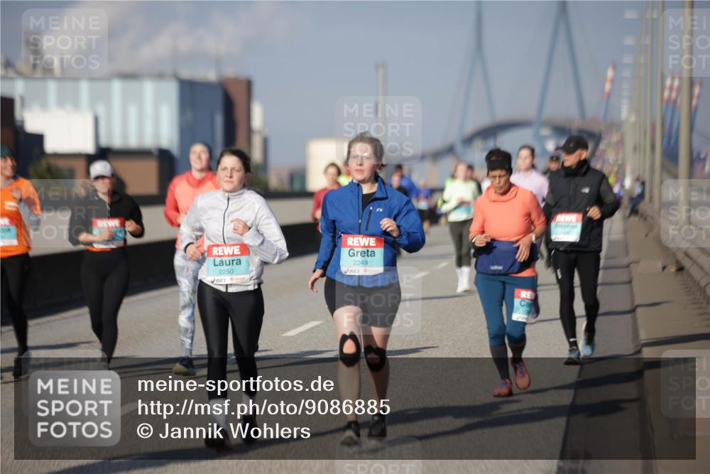 03.10.2025 - Köhlbrandbrückenlauf Jannik Wohlers http://msf.ph/oto/9086885 03.10.2025 10:08:00 Position 3 2250, 2249 meine-sportfotos.de