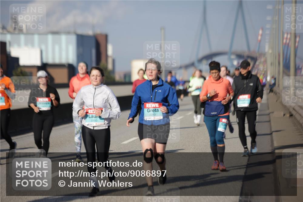 03.10.2025 - Köhlbrandbrückenlauf Jannik Wohlers http://msf.ph/oto/9086897 03.10.2025 10:08:00 Position 3 2250, 2249 meine-sportfotos.de