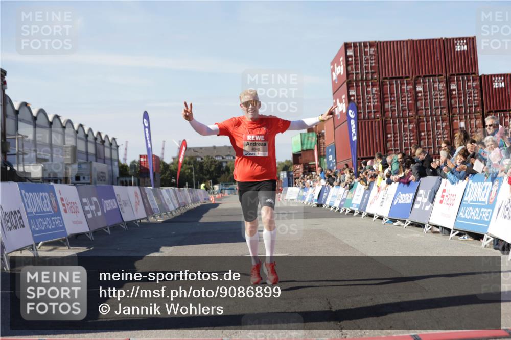 03.10.2025 - Köhlbrandbrückenlauf Jannik Wohlers http://msf.ph/oto/9086899 03.10.2025 12:52:59 Ziel 4034, 4040 meine-sportfotos.de