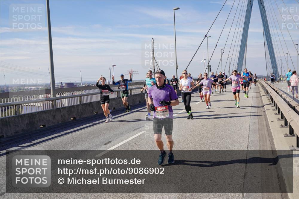 03.10.2025 - Köhlbrandbrückenlauf Michael Burmester http://msf.ph/oto/9086902 03.10.2025 12:43:56 Position 2 6285 meine-sportfotos.de