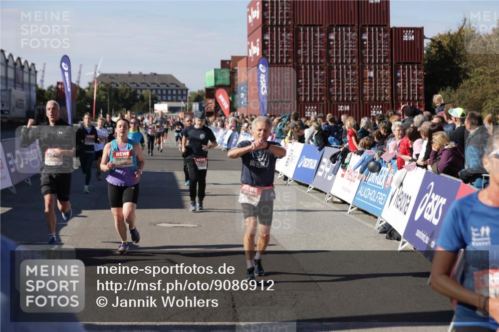 03.10.2025 - Köhlbrandbrückenlauf Jannik Wohlers http://msf.ph/oto/9086912 03.10.2025 13:18:59 Ziel 4556, 4630, 4676, 4756, 4889, 5027, 5304, 5449, 5974, 6117, 6267, 6475, 6573, 6795 meine-sportfotos.de