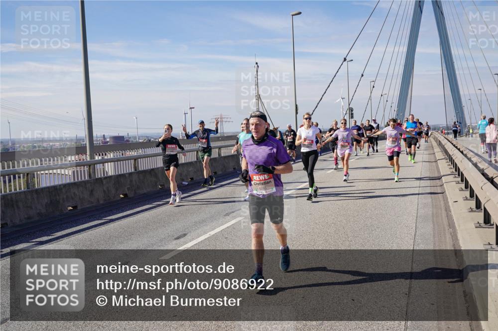 03.10.2025 - Köhlbrandbrückenlauf Michael Burmester http://msf.ph/oto/9086922 03.10.2025 12:43:56 Position 2 6285 meine-sportfotos.de