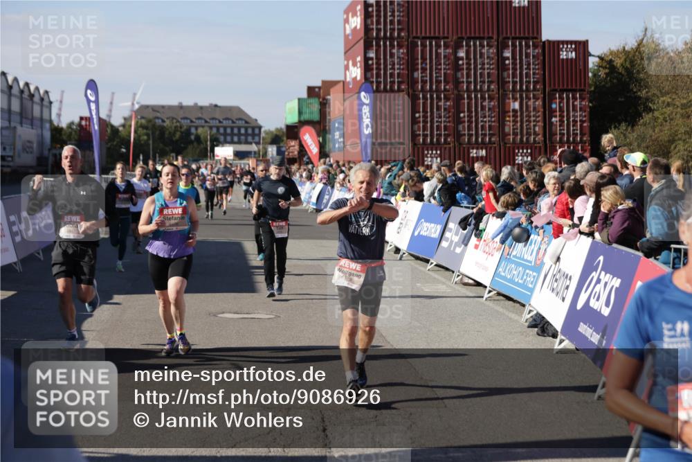 03.10.2025 - Köhlbrandbrückenlauf Jannik Wohlers http://msf.ph/oto/9086926 03.10.2025 13:18:59 Ziel 4556, 4630, 4676, 4756, 4889, 5027, 5304, 5449, 5974, 6117, 6267, 6475, 6573, 6795 meine-sportfotos.de